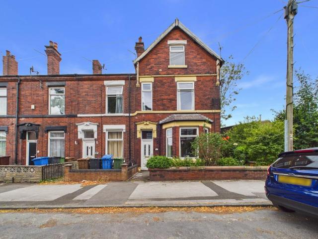 4 bedroom end of terrace house for sale