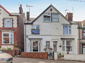 4 bedroom end of terrace house for sale