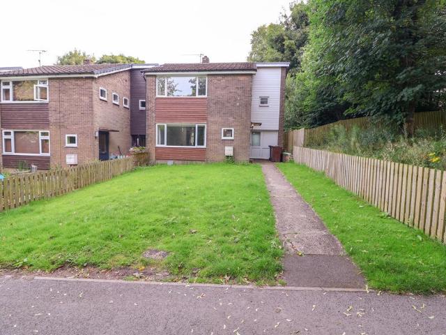 4 bedroom end of terrace house for sale