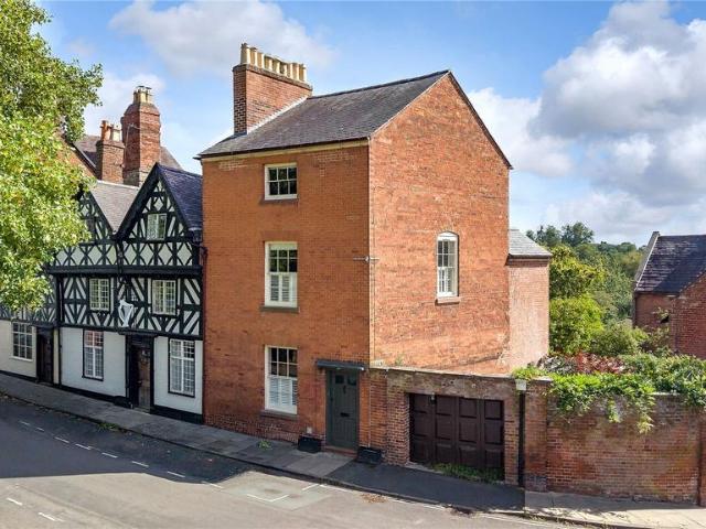 4 bedroom end of terrace house for sale