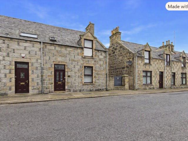 4 bedroom end of terrace house for sale