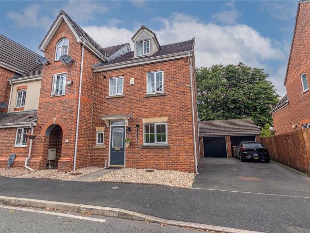 4 bedroom end of terrace house for sale