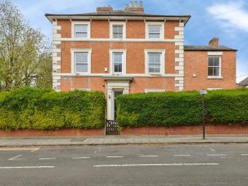4 bedroom end of terrace house for sale