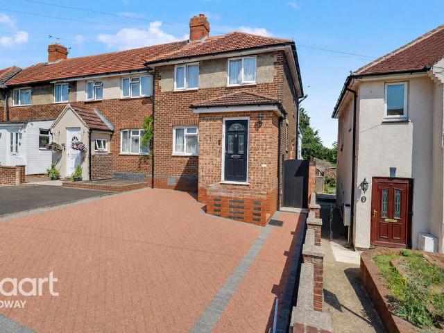 4 bedroom end of terrace house for sale