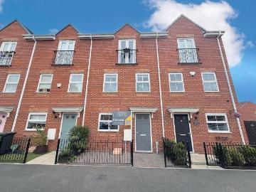 4 bedroom end of terrace house for sale