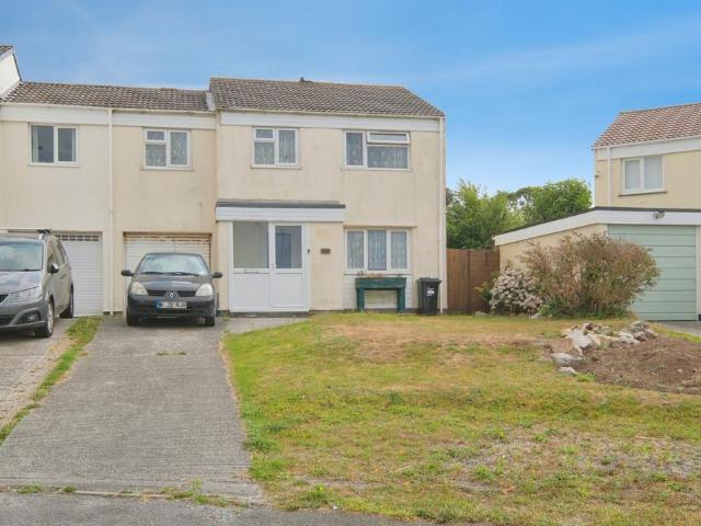 4 bedroom end of terrace house for sale
