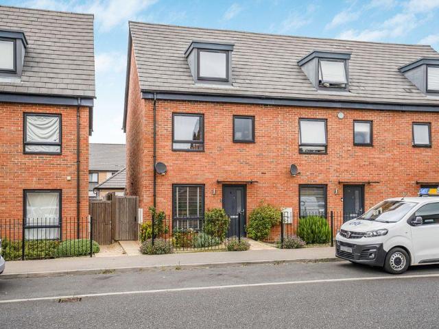 4 bedroom end of terrace house for sale