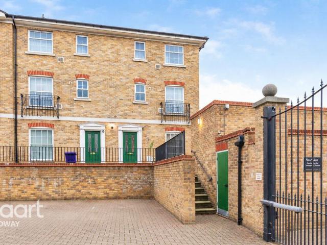 4 bedroom end of terrace house for sale