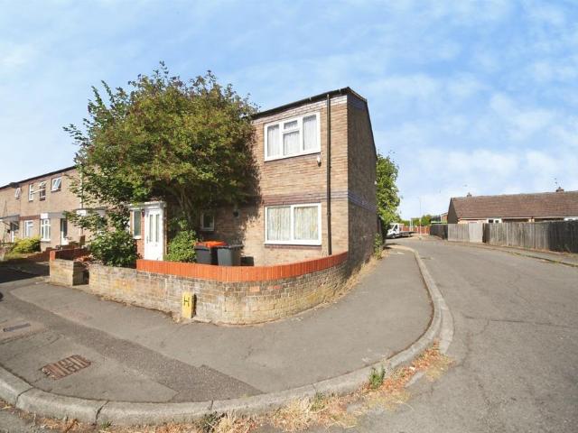 4 bedroom end of terrace house for sale