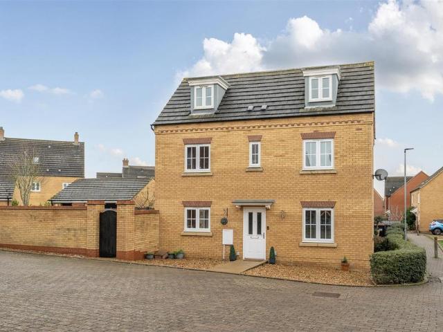 4 bedroom end of terrace house for sale
