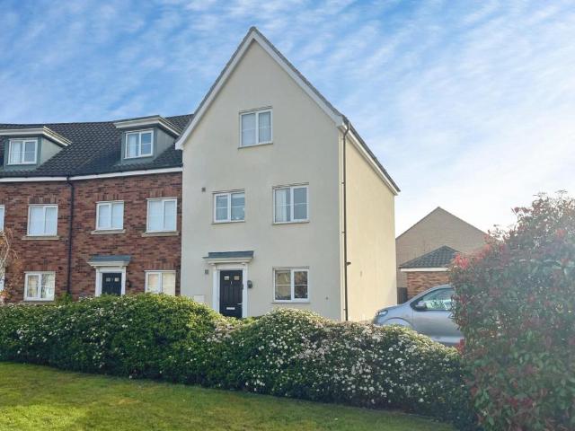 4 bedroom end of terrace house for sale