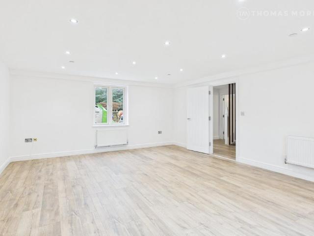 4 bedroom end of terrace house for sale