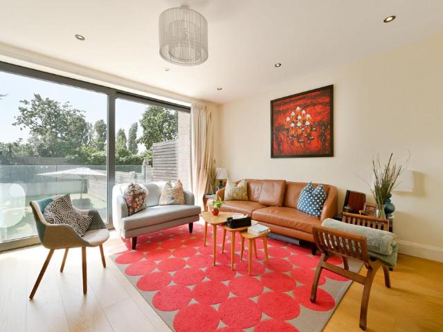 4 bedroom end of terrace house for sale