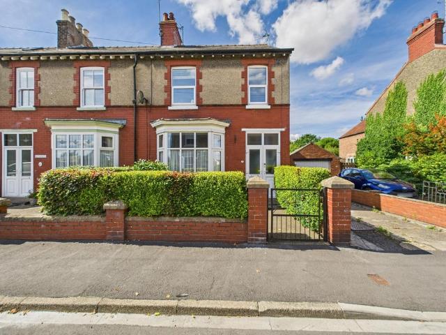 4 bedroom end of terrace house for sale