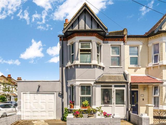 4 bedroom end of terrace house for sale