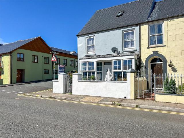 4 bedroom end of terrace house for sale