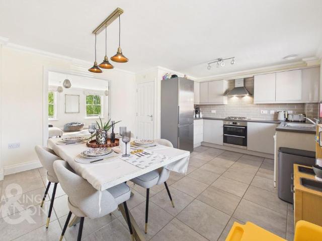 4 bedroom end of terrace house for sale
