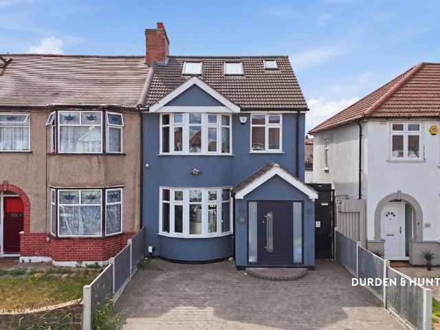 4 bedroom end of terrace house for sale