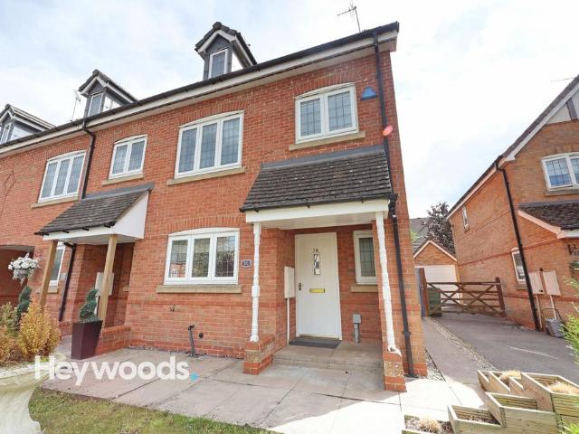 4 bedroom end of terrace house for sale