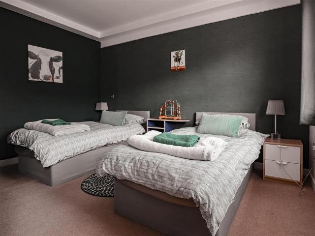 4 bedroom end of terrace house for sale