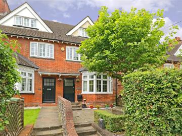 4 bedroom end of terrace house for sale