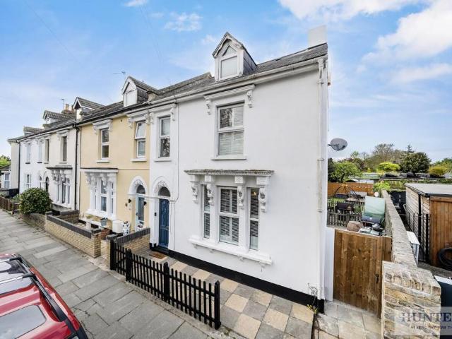4 bedroom end of terrace house for sale