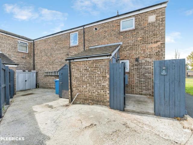 4 bedroom end of terrace house for sale