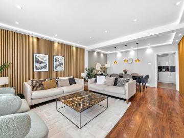 4 bedroom end of terrace house for sale