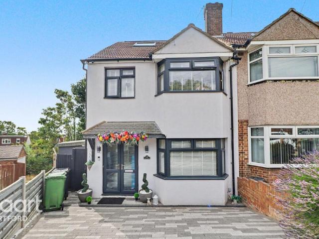 4 bedroom end of terrace house for sale