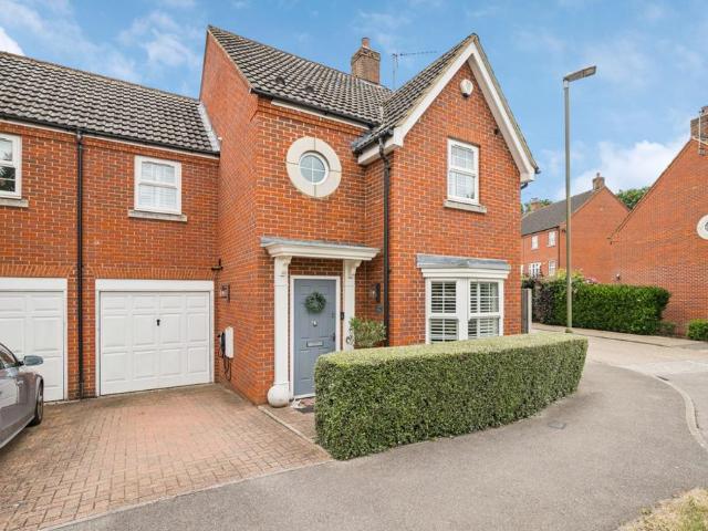 4 bedroom end of terrace house for sale
