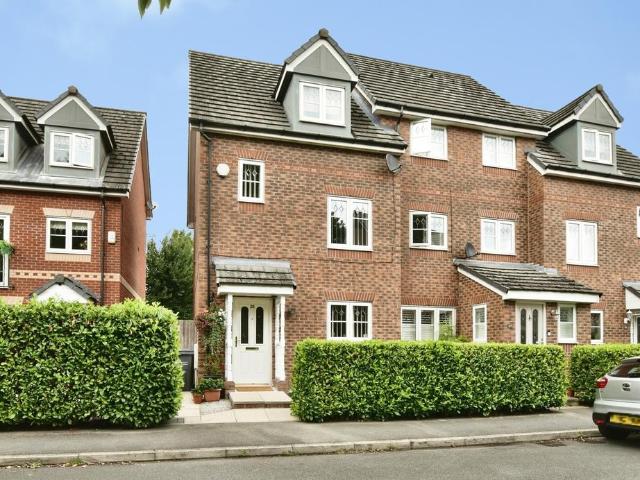 4 bedroom end of terrace house for sale