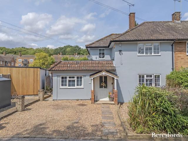 4 bedroom end of terrace house for sale