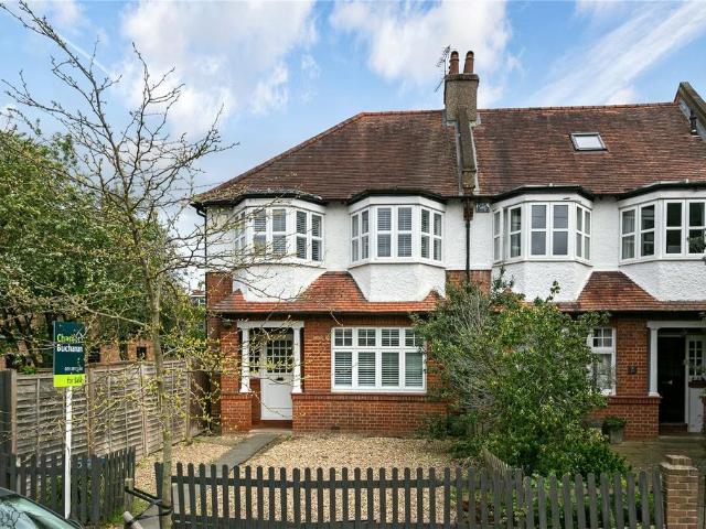 4 bedroom end of terrace house for sale