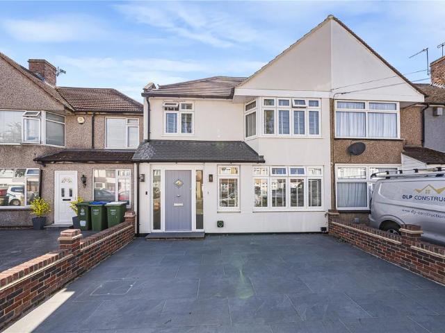 4 bedroom end of terrace house for sale