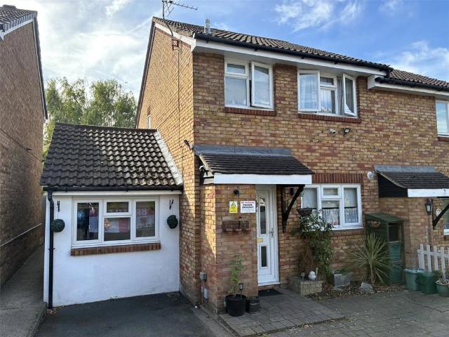 4 bedroom end of terrace house for sale