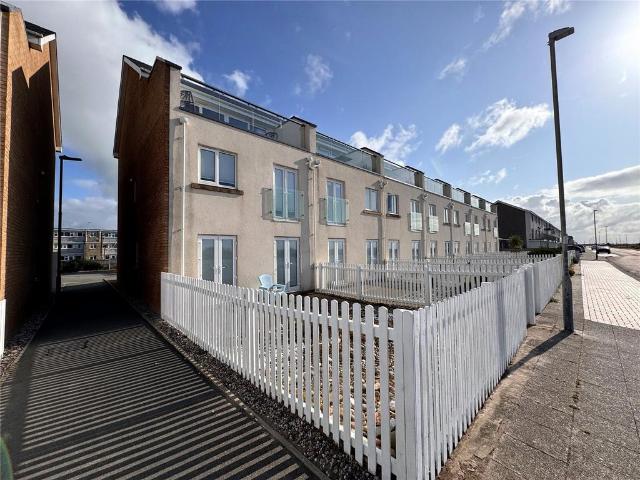 4 bedroom end of terrace house for sale