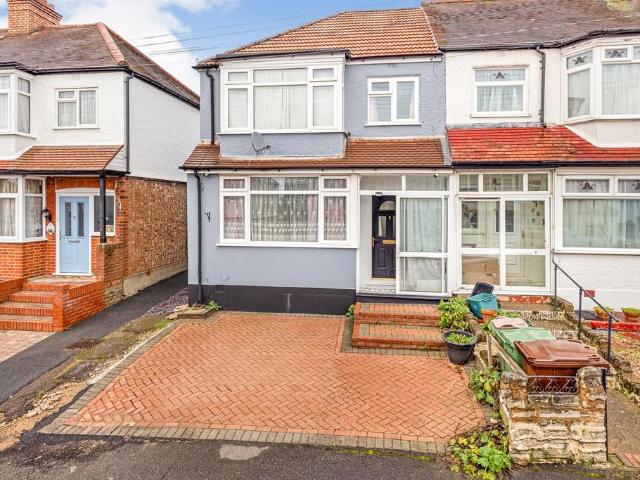 4 bedroom end of terrace house for sale