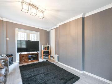 4 bedroom end of terrace house for sale