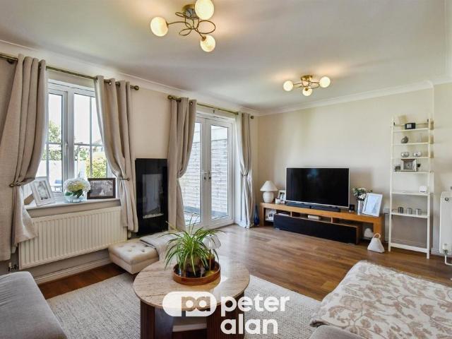 4 bedroom end of terrace house for sale