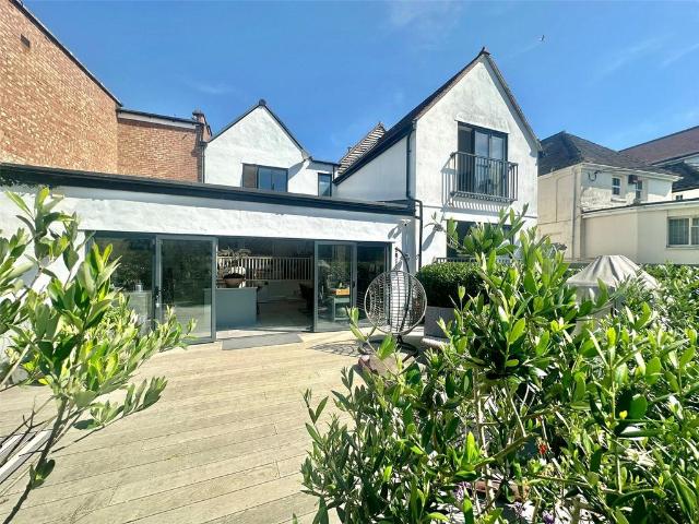 4 bedroom end of terrace house for sale