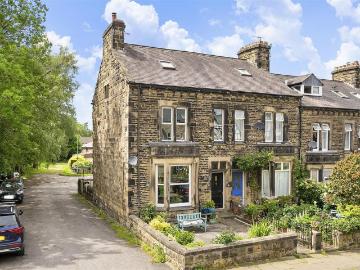 4 bedroom end of terrace house for sale