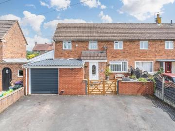 4 bedroom end of terrace house for sale