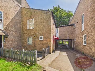 4 bedroom end of terrace house for sale
