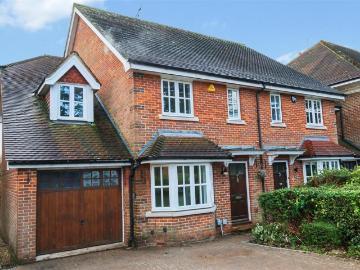 4 bedroom end of terrace house for sale