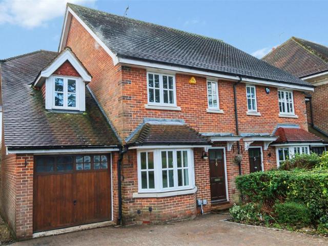 4 bedroom end of terrace house for sale