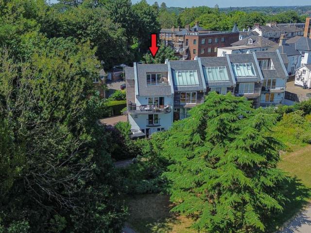 4 bedroom end of terrace house for sale