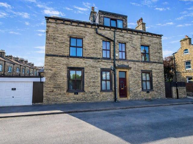 4 bedroom end of terrace house for sale