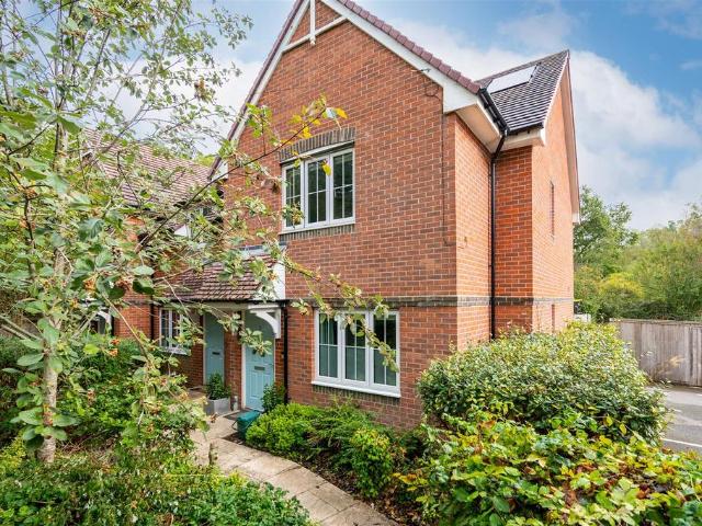 4 bedroom end of terrace house for sale