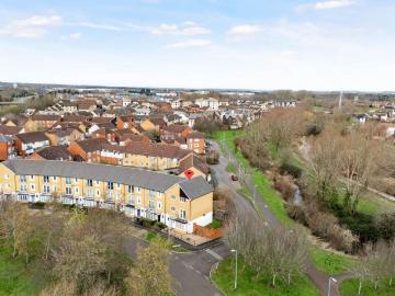 4 bedroom end of terrace house for sale