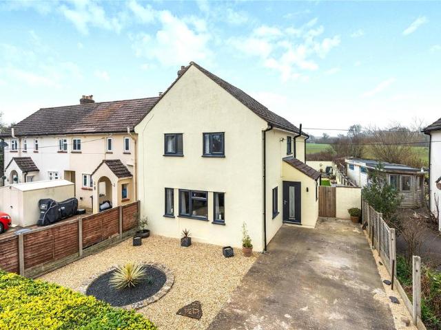 4 bedroom end of terrace house for sale